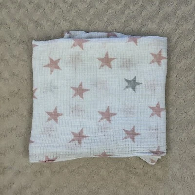 Manta Aden + Anais Essentials Rosa Gris Estrellas Bebé Muselina Blanca Algodón Foto 1 de 4