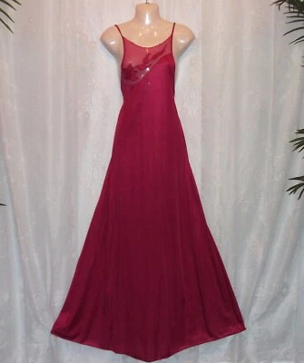 Med.-Lg.Polka dot bodice,satin flower,long,vintage nightgown,negligee,nightie - Image 1 of 4