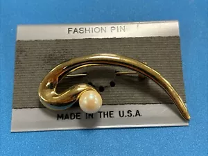 Faux Pearl & Gold Tone Metal Brooch Fashion Pin EUC - Picture 1 of 8
