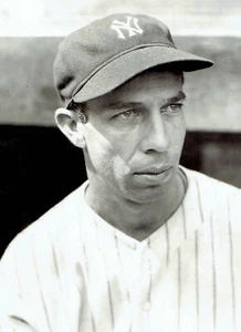 1934 Vintage Photo New York Yankees Baseball Lyn Lary poses in pinstripe uniform - Picture 1 of 2