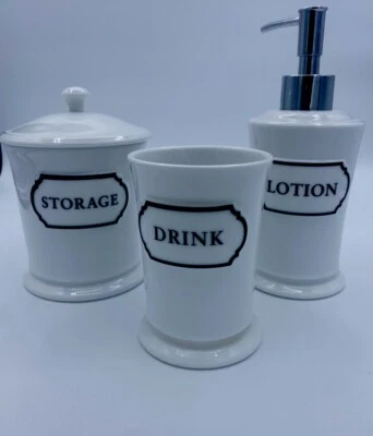 Juego de accesorios de baño de cerámica estilo granja Martha Stewart Foto 1 de 2