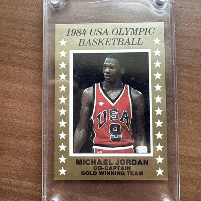 1984 EUA Basquete Olímpico Michael Jordan Co Capitão Equipe Vencedora de Ouro RARO - Imagem 1 de 4