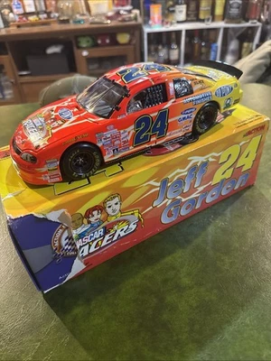 Acción diecast Jeff Gordon 1999 Nascar Racers escala 1/18 #24 DuPont  Foto 1 de 4