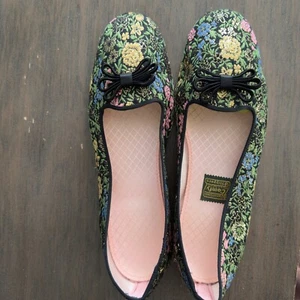 Zapatillas cómodas con tapiz floral verde Daniel detalles de moño zapatos de casa talla 6 - Imagen 1 de 9