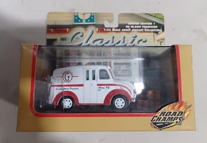 2000 Road Champs 1/43 Scale Diecast Classic Scenes 1950 Divco Truck - 132 - Picture 1 of 2