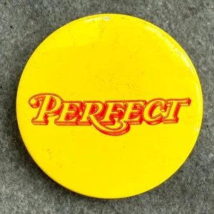 Vintage 1985 PERFECT movie promo pin 1" button JAMIE LEE CURTIS John Travolta - Picture 1 of 3