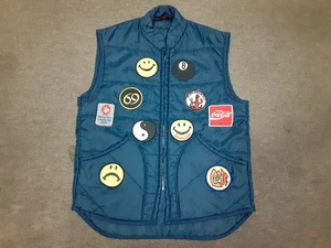 De Colección Años 70 Yin Yang Amor y Paz Parches Nylon Puffer Chaleco Chaqueta Azul Talla Grande - Imagen 1 de 22