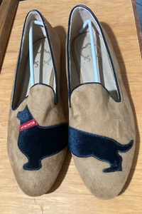 C. Wonder Shoes Flats Size 8.5 Suede Tan - Weiner Dog / Dachshund - Picture 1 of 3