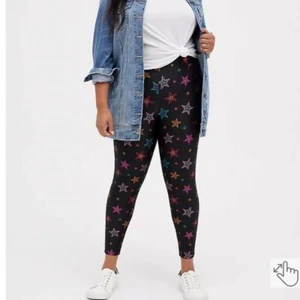 NWT Torrid PLATINUM LEGGING LIQUID MULTICOLOR STARS BLACK Size 5X Full Length - Picture 1 of 9