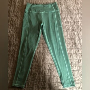Victoria's Secret Forest Green Yoga Leggings Size 10 - Picture 1 of 5