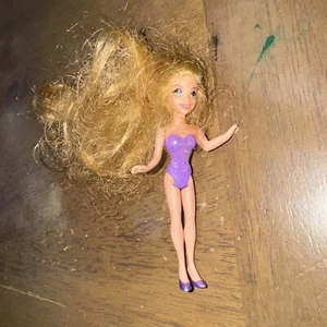 Usado 2009 Mattel Pequeño 3.5" Polly Pocket Disney Princesa Rapunzel de Tangled@ - Imagen 1 de 6