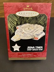 Hallmark Keepsake Ornament 1997 Star Trek Deep Space Nine~USS Defiant~New - Bild 1 von 4