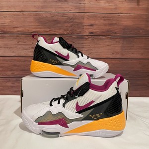 Zapatillas baloncesto Air Jordan Zero Gravity en blanco.
