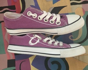 True Religion Purple Low Top Sneakers Women's Size 7.. RARE - Picture 1 of 7