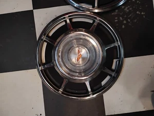 1965 Chevrolet Monza Hubcaps 1966 Corvair 13" Wheel Covers  - Bild 1 von 2