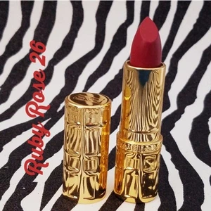 NUOVO rossetto Elizabeth Arden Ceramide Ultra RUBY ROSE #26 in tubo oro - Foto 1 di 2
