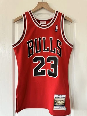 Camiseta deportiva 100 % auténtica Michael Jordan Mitchell Ness 97 98 Bulls talla 36 S para hombre Foto 1 de 4