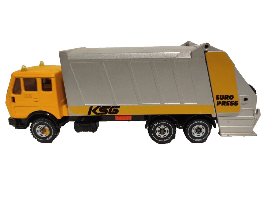 SIKU 1/55th Mercedes “KSG” EuroPress Refuse (Garbage/Waste) Truck (German) Minty - Image 1 of 4