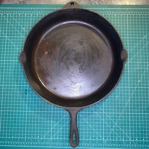 Vintage Unmarked #14 Cast Iron Skillet w/ Heat Ring - Made In USA - 15” - Picture 1 of 10