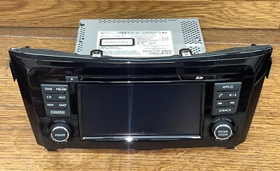 Receptor CD player rádio AM FM XM navegação fabricante de equipamento original Nissan Rogue 2016 - 2018 - Imagem 1 de 4