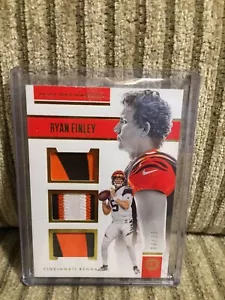 Panini 2019 Encased Football Ryan Finley QB RC Rookie Memorabilia /25 Gold Patch - Foto 1 di 3