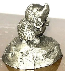 DE COLECCIÓN 1977 SELLO PEQUEÑA GALERÍA ERIZO CON FLOR FIGURA DE PELTRE FINO - Imagen 1 de 4