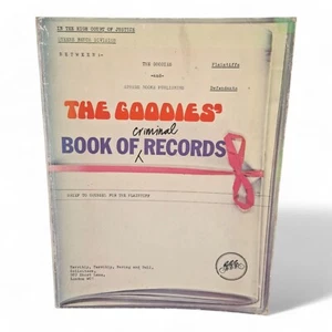 The Goodies Book of Criminal Records 1975 con carta insertada - Imagen 1 de 8