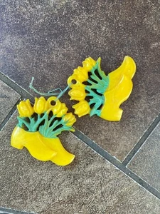 Vintage Dutch Clogs with Spring Tulips Pendant YELLOW/GREEN charm or shade pull - Picture 1 of 3