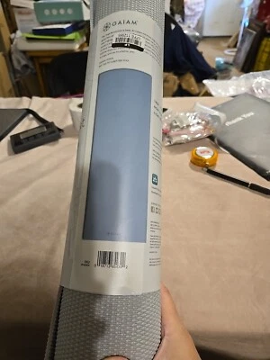 Gaiam Estera de Yoga Clásica 3MM Lago Gris Claro Ligera Portátil Antideslizante NUEVA Foto 1 de 4