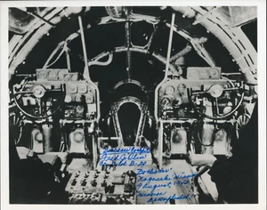 Foto de cabina firmada por Fred Olivi-Nagasaki copiloto. - Imagen 1 de 1