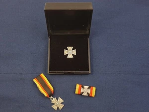 Set Bundeswehr Veteranenabzeichen im Etui Bandspange und Miniatur SONDERPREIS - Picture 1 of 1
