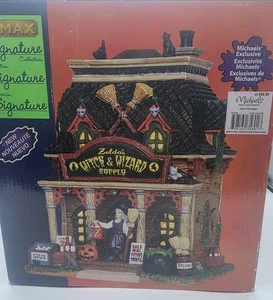 Lemax 35601 ZELDAS WITCH SUPPLY Spooky Town beleuchtetes Gebäude Halloween Beschreibung lesen - Bild 1 von 11