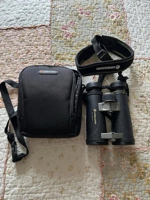 Vanguard Endeavor ED 10X42 Binoculars Mint Condition  - Image 1 of 4
