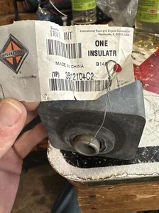 Aislador de montaje en cabina International/Navistar 3512104C2 NOS - Imagen 1 de 2