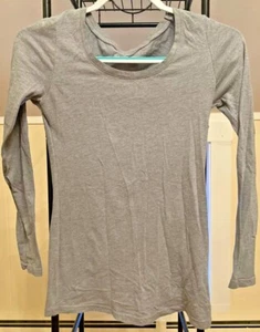 No Boundaries Langarmshirt mit Rundhalsausschnitt grau Gr. M - Bild 1 von 5