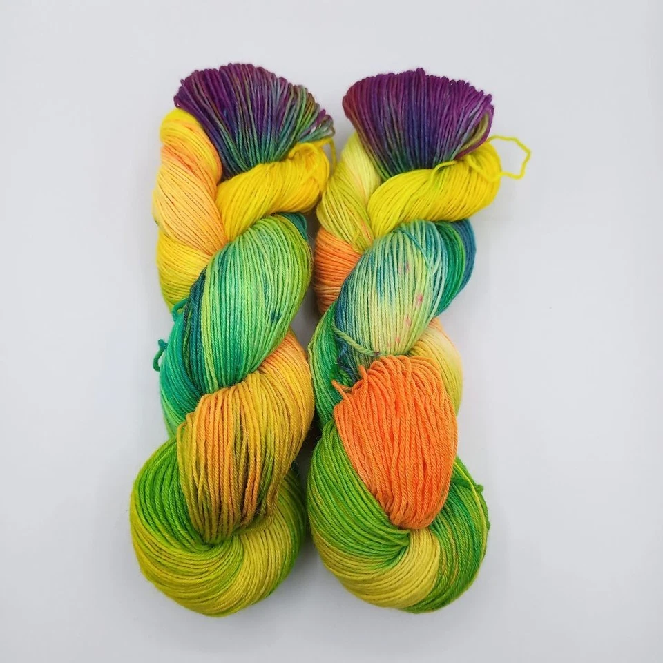 (9,90€/100 g) handgefärbte Sockenwolle 4 fach Färbung Polar Light 32 Neon Farben - Bild 1 von 4