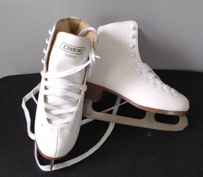 DBX Classic White Figure Skates Girl’s Skate Tamanho 4 Excelente Estado - Imagem 1 de 2