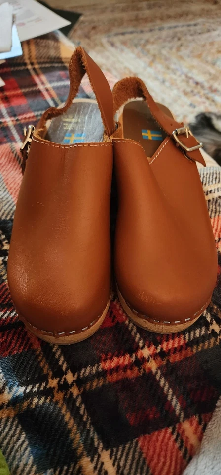 AUTÉNTICOS ZUECOS MIA DE CUERO MARRÓN COÑAC DE SUECIA TALLA 37 Foto 1 de 4