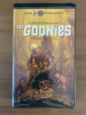 The Goonies VHS case and tape minimal scratches Foto 1 de 4