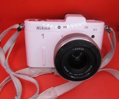 Cámara digital Nikon 1 V1 con lente VR de 10-30 mm - blanca sin espejo Foto 1 de 4