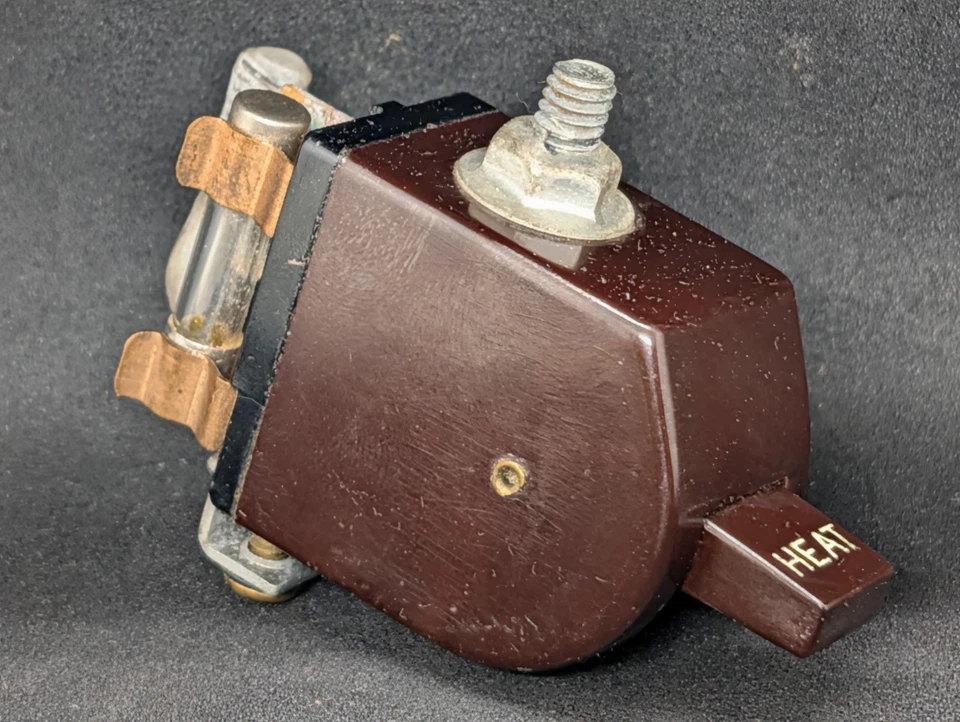 NORS 38-48 CHEVROLET PASS UTILITY & COMMERCIAL TRUCK DASH HEATER SWITCH 1997816 - Image 1 of 4