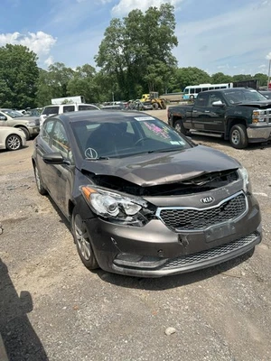 Compresor de aire acondicionado usado se adapta a: Kia Forte 2015 2,0 L construido en México VIN 3er dígito manual Foto 1 de 4