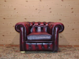 Chesterfield chair, original English Vintage in bordeaux leather.