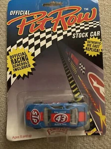 Official Pit Row 1:64 Stock Car Authentic #43 Richard Petty 1992 Brand New - Picture 1 of 3