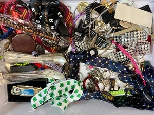 6,4 Pfund gemischtes Trödel Schubladen Lot - Silberbesteck Gürtel Armbänder Münzen - Wiederverkauf - Bild 1 von 15