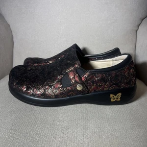 New Alegria Women 9 US 40 EU Comfort Shoes Red Gold Black Pattern Nursing - Picture 1 of 13