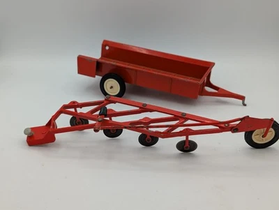 1/16 ertl allis-chalmers 4 fondo arado y esparcidor de estiércol para piezas o reparación  Foto 1 de 4