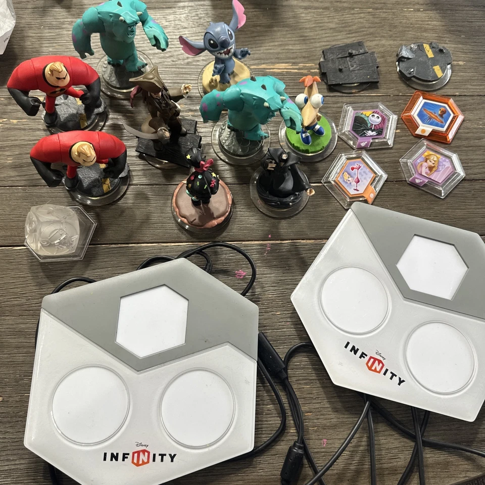 Lote de 14 bonecos Disney Infinity – heróis, piratas, monstros e muito mais - Imagem 1 de 4