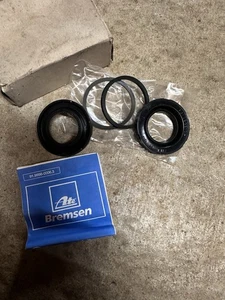 ORIGINAL NEU Mercedes R107 W114 W126 W123 Bremssattel Reparatur Dichtsatz hinten OEM - Bild 1 von 1