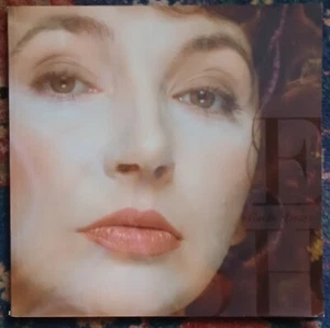 Kate Bush: Photographs by Guido Harari. Wall Of Sound, 2014. SC. VG. SIGNED - Picture 1 of 1